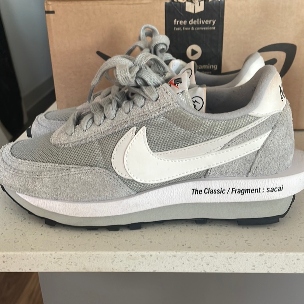 Nike sacai women’s 8 (men’s 7) firm price